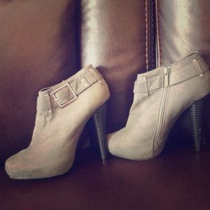 Heel boots